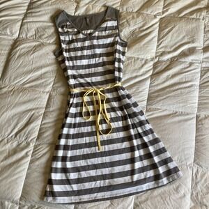 Hanna Andersson Dress Women's Small Gray White Stripe W/ Yellow Tie Belt